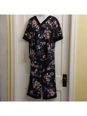 Afifei Women's Sleepwear Capri Pajama Sets Short   Sleeve  NWT Size S
